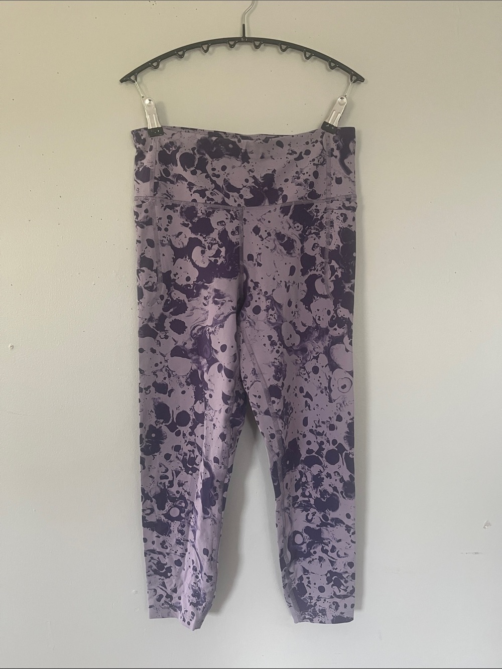 Woman’s Under Armour Purple and Dark Purple Splash Leggings Medium